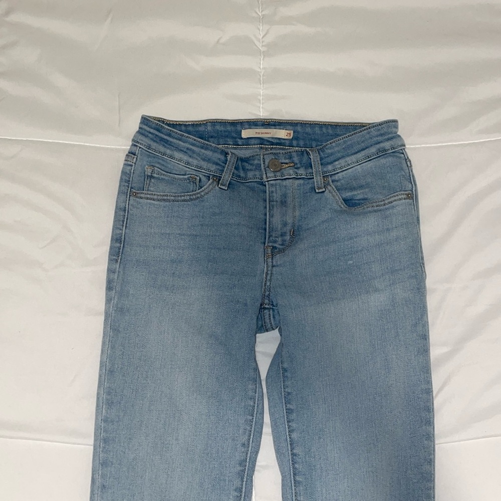 Levi 711 Skinny Jeans- Medium Wash